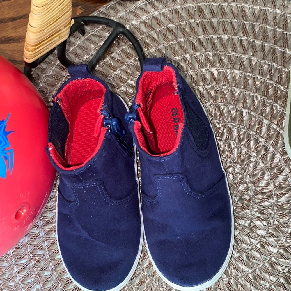 Old navy toddlers shoes size 6 items
